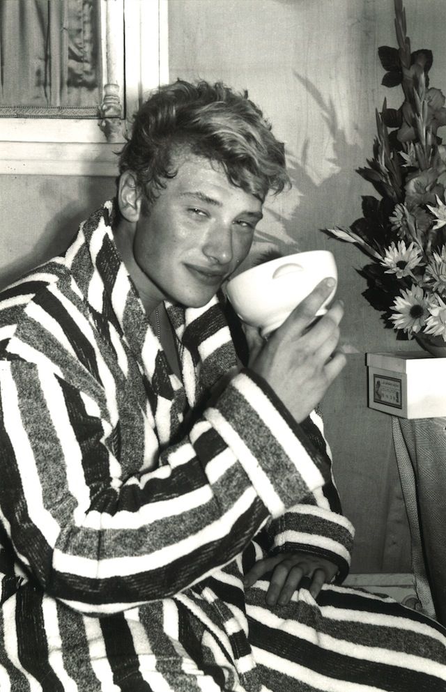 View Johnny Hallyday Jeune Background