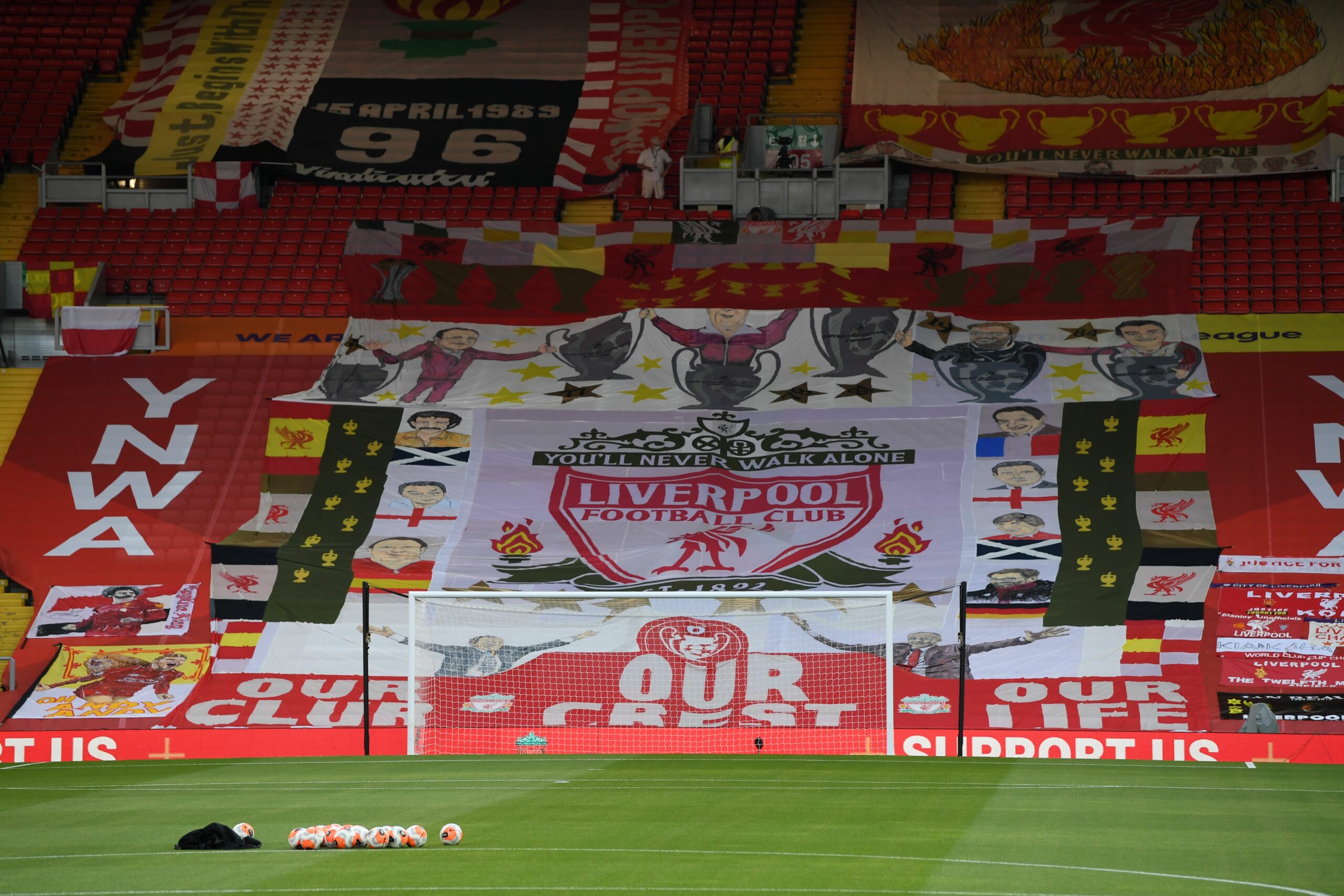 Get Everton Vs Liverpool Trophy Comparison Background