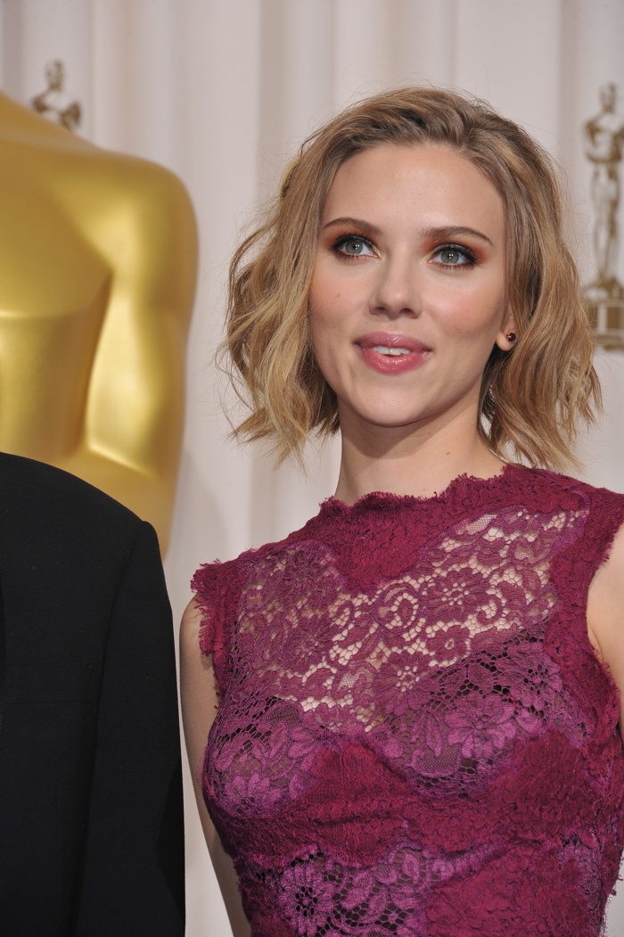 Get Scarlett Johansson Short Hair Pics