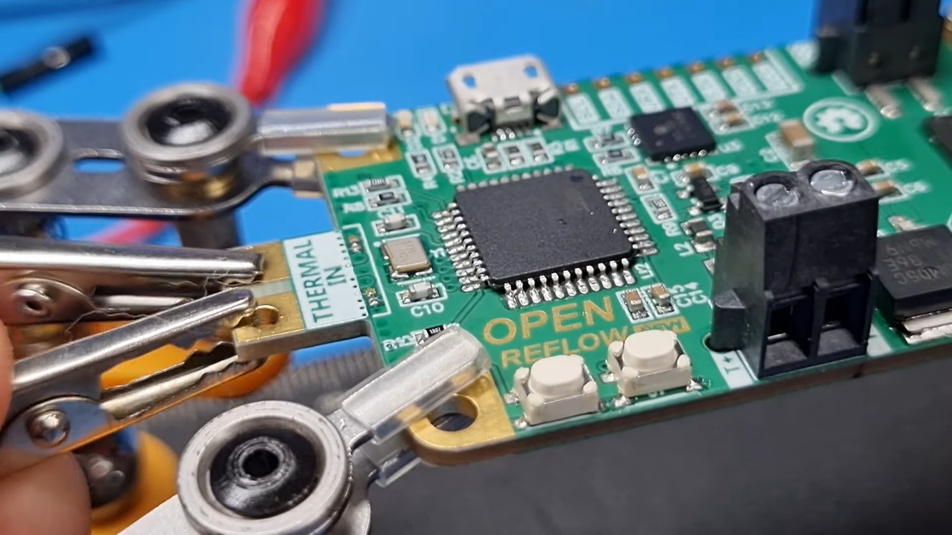 Internal Heating Element Makes These PCBs Self-Soldering