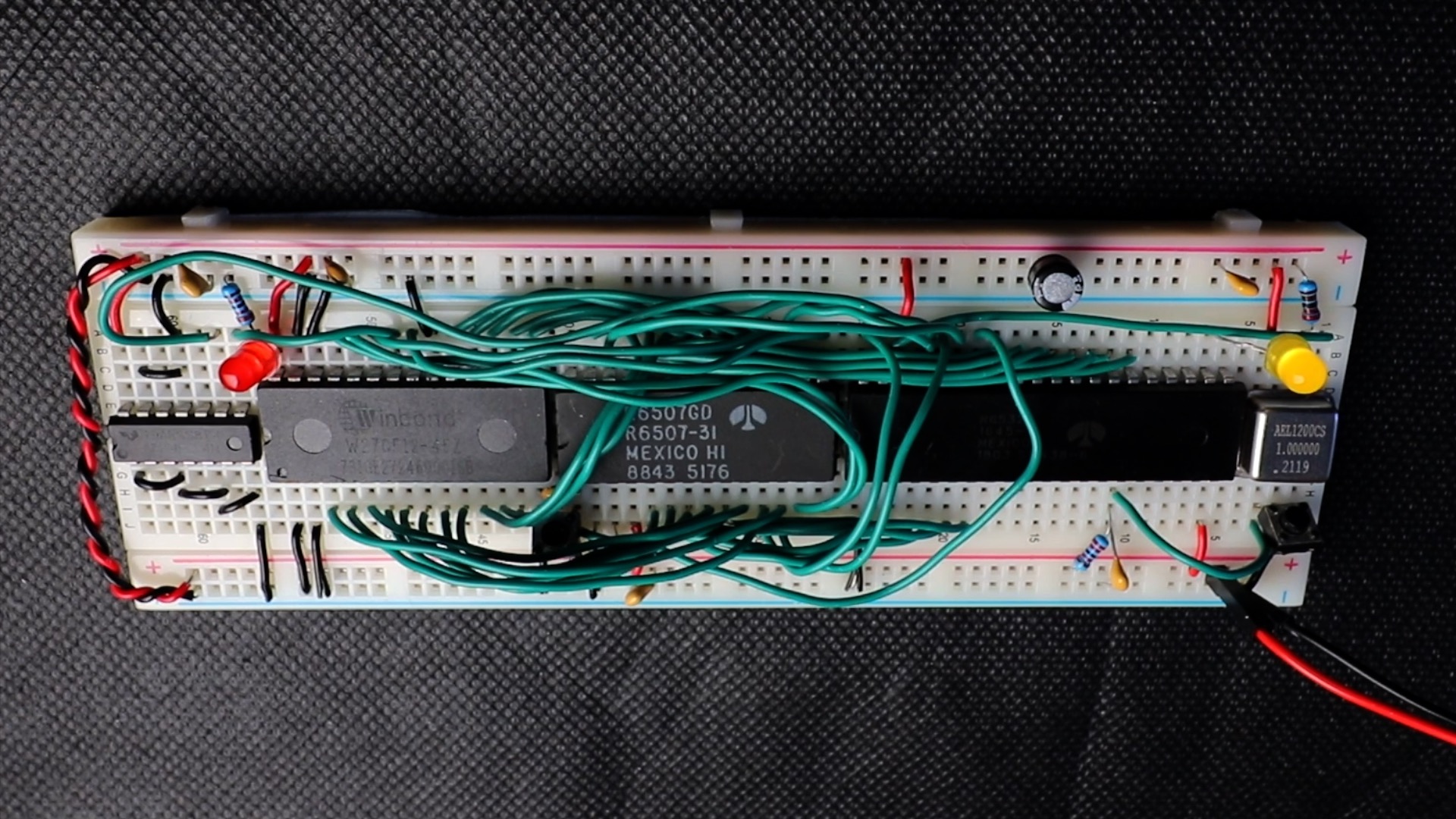 Squeezing A Minimalist 6502 Retrocomputer Onto A Unmarried Breadboard