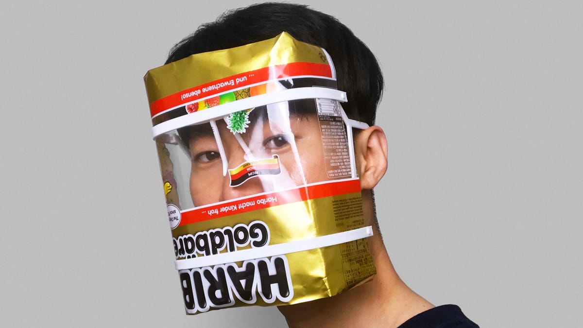 DIY Face Shield Uses Plastic Packaging and a 3D Printed Frame