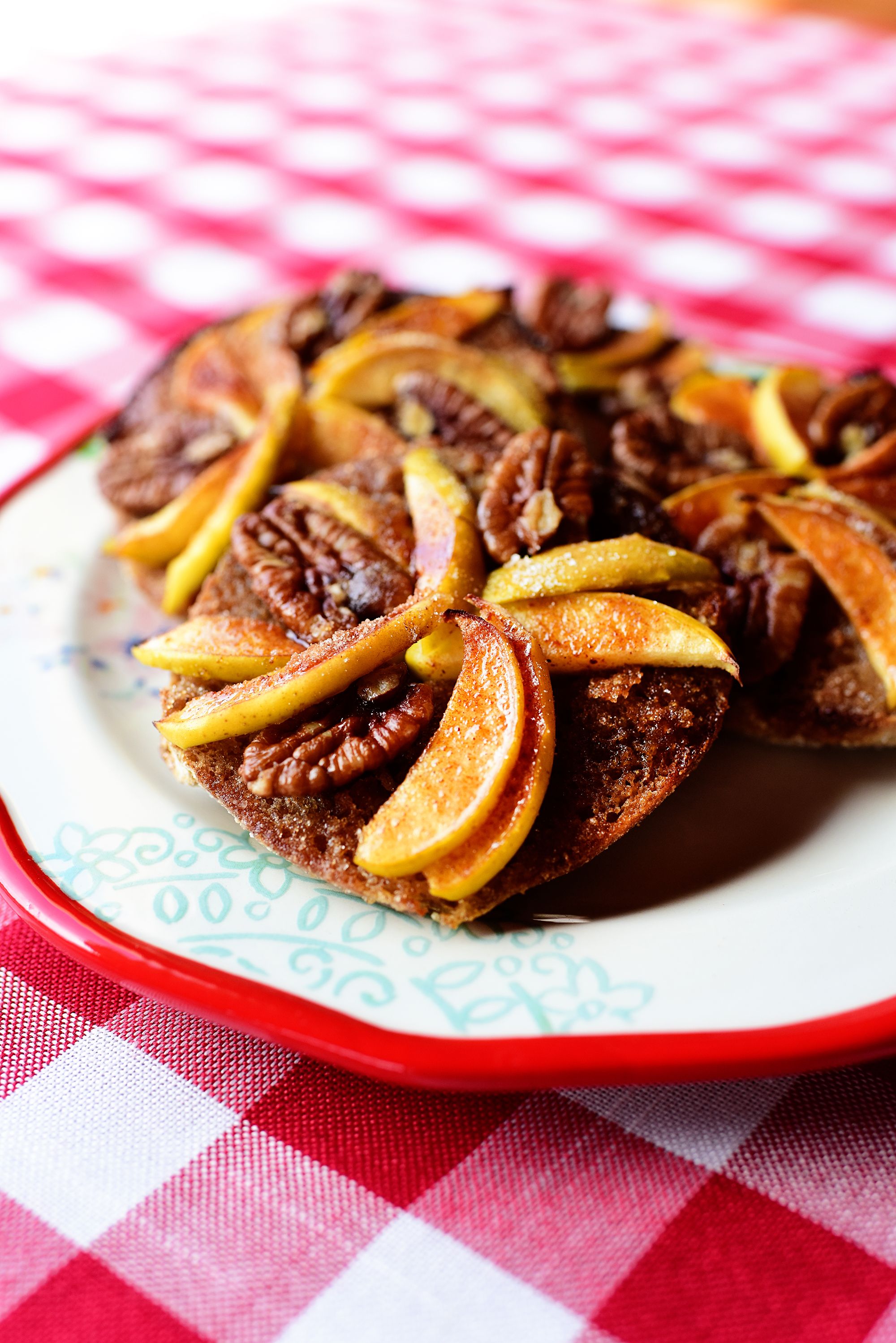 Pioneer Woman Apple-Pecan Mini Pies